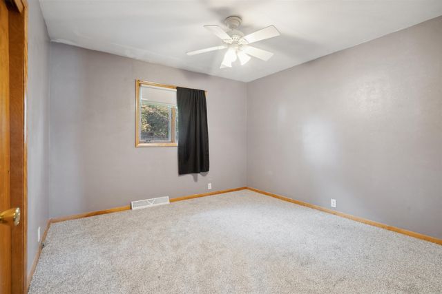 122 Park Lane, Waterloo, IA 50702