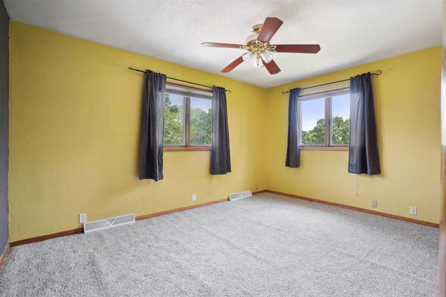 122 Park Lane, Waterloo, IA 50702