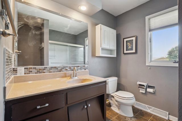 122 Park Lane, Waterloo, IA 50702