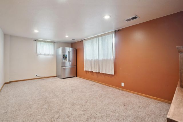 122 Park Lane, Waterloo, IA 50702