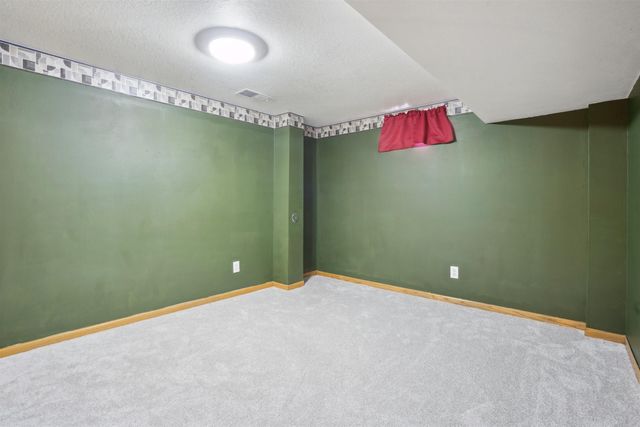 122 Park Lane, Waterloo, IA 50702