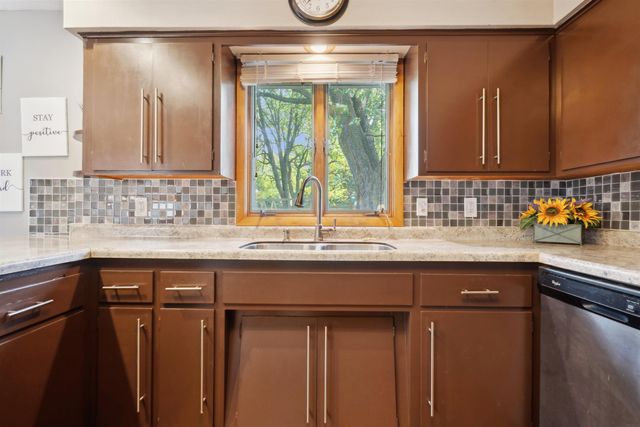 122 Park Lane, Waterloo, IA 50702