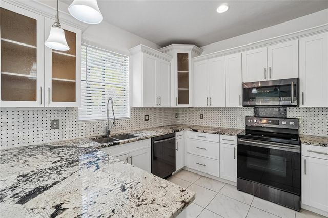 18032 MALAKAI ISLE DRIVE, Tampa, FL 33647