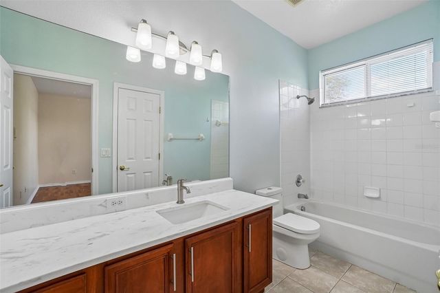 18032 MALAKAI ISLE DRIVE, Tampa, FL 33647
