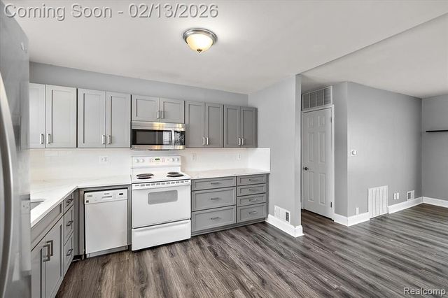 37106 Farley Street, Clinton Township, MI 48036