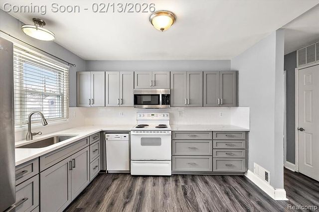 37106 Farley Street, Clinton Township, MI 48036