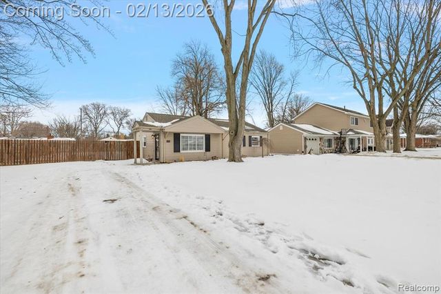 37106 Farley Street, Clinton Township, MI 48036