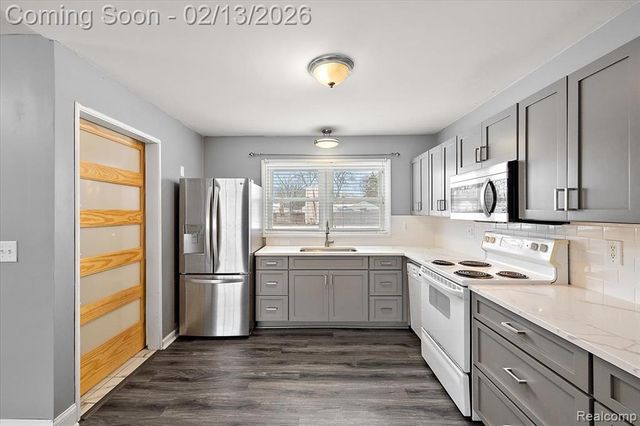 37106 Farley Street, Clinton Township, MI 48036