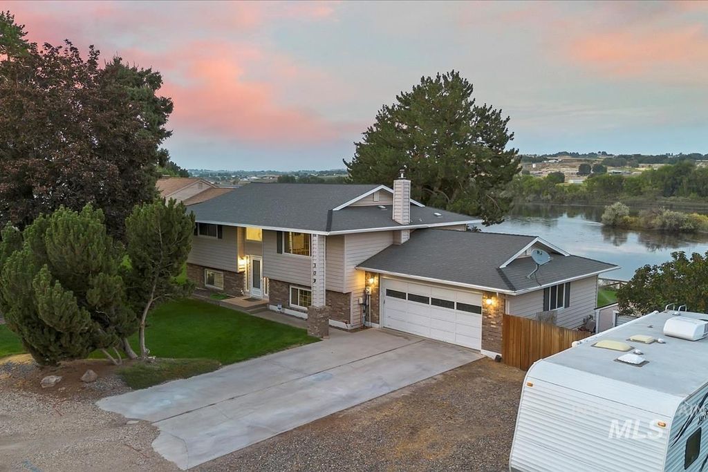 309 River View Dr, Marsing, ID 83639