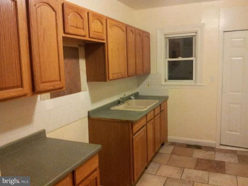 Image 2 of property listing at 20 N ROSEDALE ST, Baltimore, MD 21229
