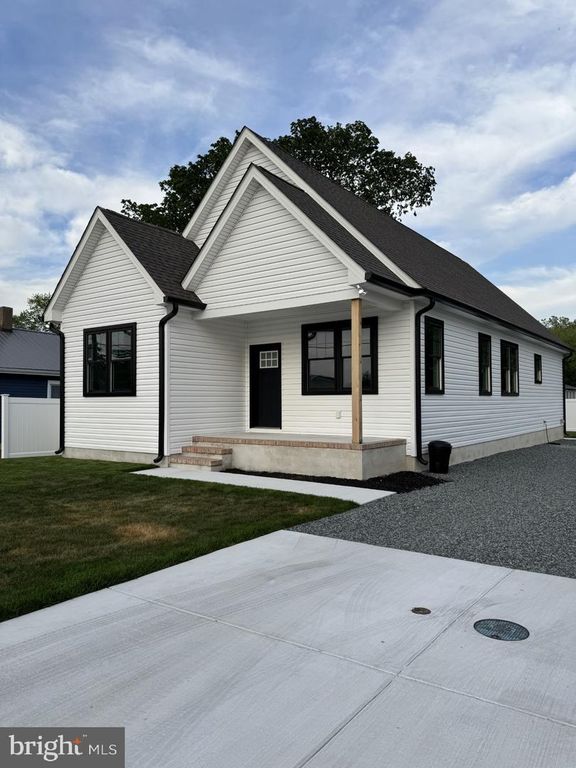 Image 1 of property listing at 110 N SCHOOL ST, Greensboro, MD 21639