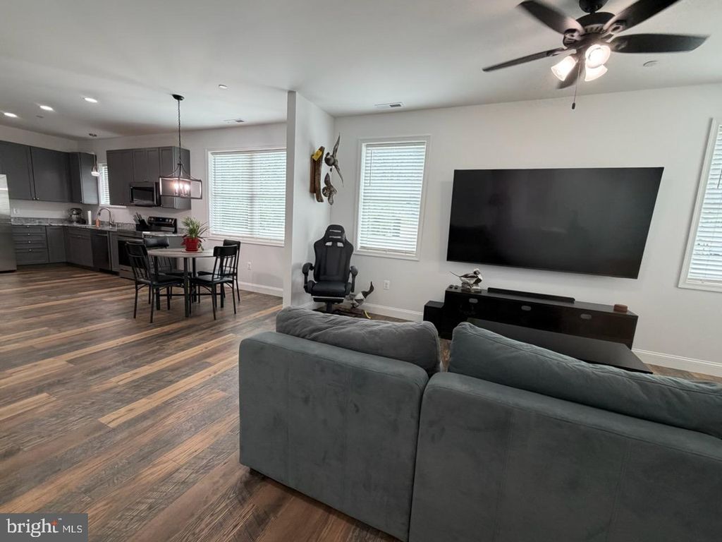 Image 17 of property listing at 110 N SCHOOL ST, Greensboro, MD 21639