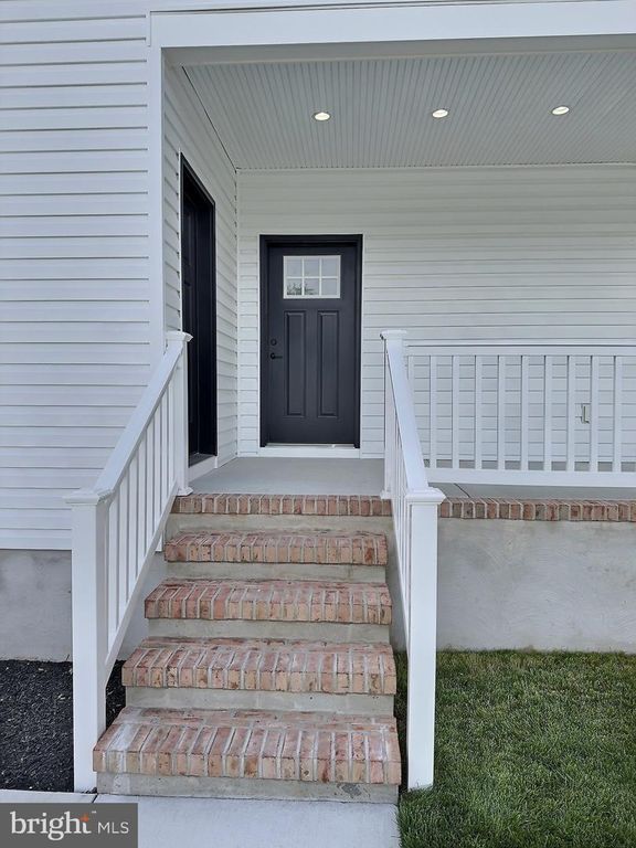 Image 5 of property listing at 110 N SCHOOL ST, Greensboro, MD 21639