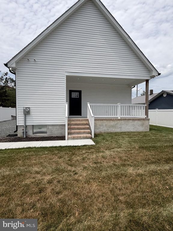 Image 67 of property listing at 110 N SCHOOL ST, Greensboro, MD 21639