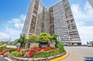 300 Winston Drive 1722, Cliffside Park, NJ 07010