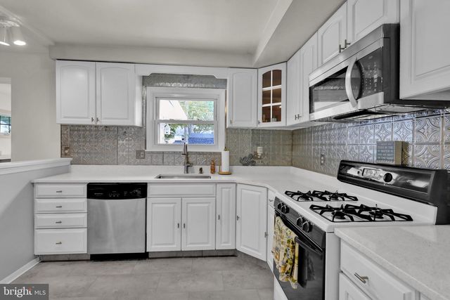 26 WINGERT RD, Wyomissing, PA 19610