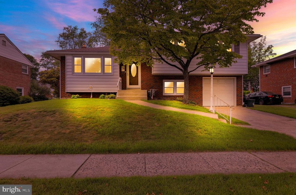 26 WINGERT RD, Wyomissing, PA 19610