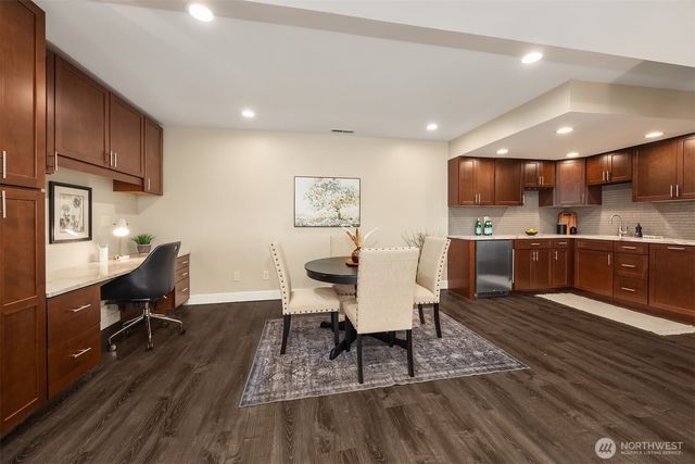 22018 SE 35th Street, Sammamish, WA 98075