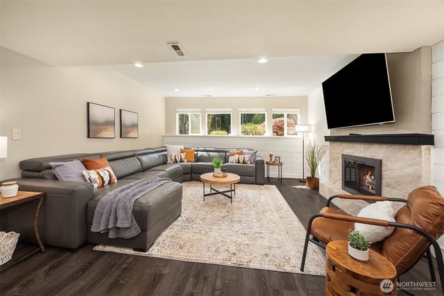22018 SE 35th Street, Sammamish, WA 98075