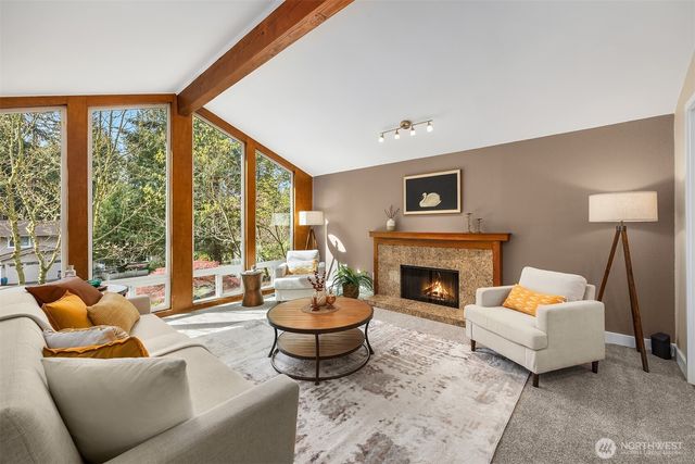 22018 SE 35th Street, Sammamish, WA 98075