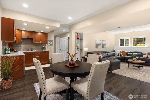 22018 SE 35th Street, Sammamish, WA 98075