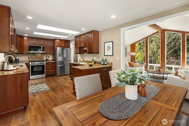 22018 SE 35th Street, Sammamish, WA 98075