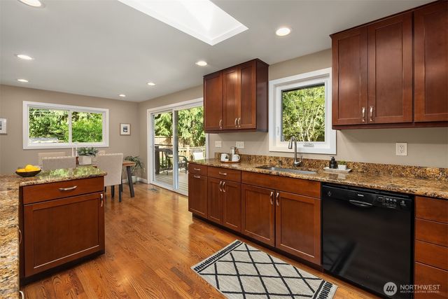 22018 SE 35th Street, Sammamish, WA 98075