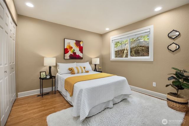 22018 SE 35th Street, Sammamish, WA 98075