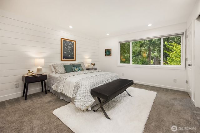 22018 SE 35th Street, Sammamish, WA 98075