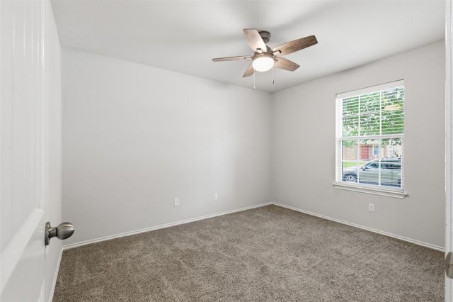 18420 Cloudmore LN, Elgin, TX 78621