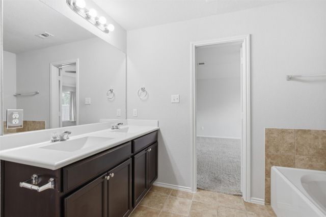 18420 Cloudmore LN, Elgin, TX 78621