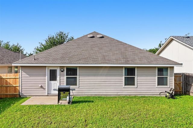 18420 Cloudmore LN, Elgin, TX 78621