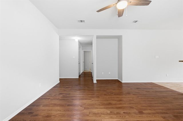 18420 Cloudmore LN, Elgin, TX 78621