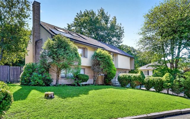 3 Macone Cir, Stoneham, MA 02180