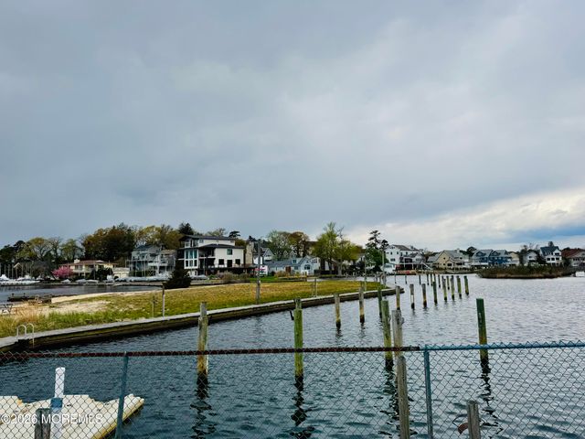 137 Main Bayway, Toms River, NJ 08753