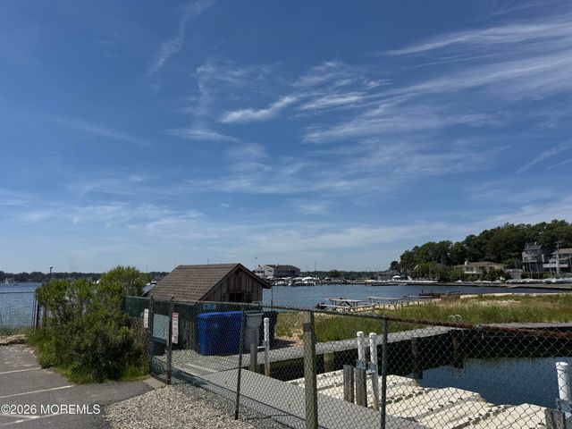 137 Main Bayway, Toms River, NJ 08753