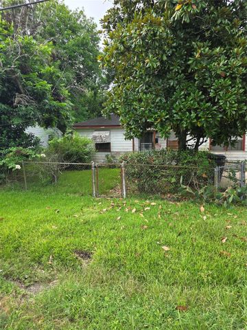 5218 Higgins Street, Houston, TX 77033