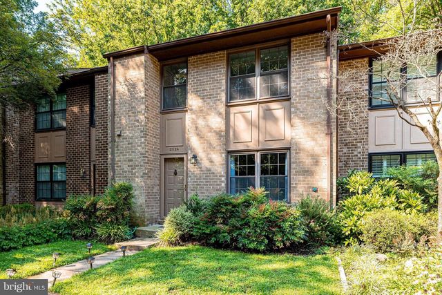 2024 HEADLANDS CIR, Reston, VA 20191