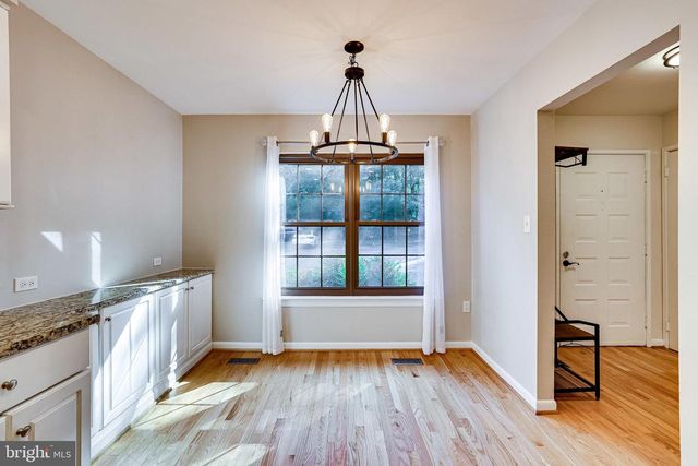 2024 HEADLANDS CIR, Reston, VA 20191