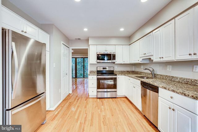 2024 HEADLANDS CIR, Reston, VA 20191