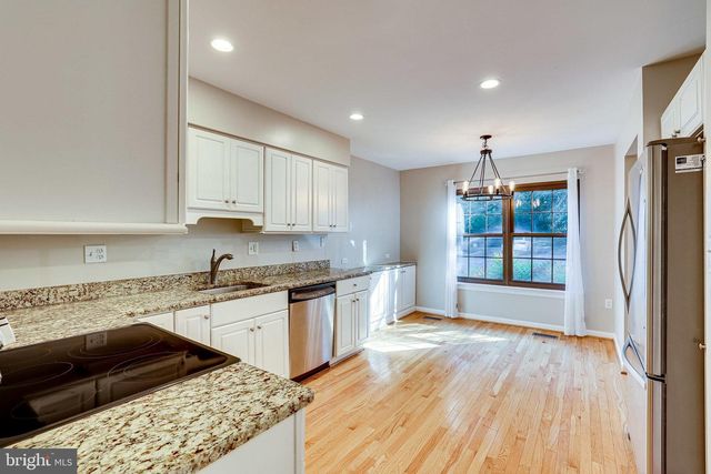 2024 HEADLANDS CIR, Reston, VA 20191