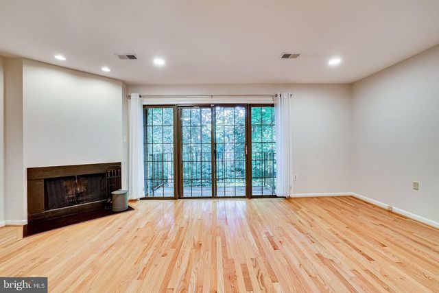 2024 HEADLANDS CIR, Reston, VA 20191