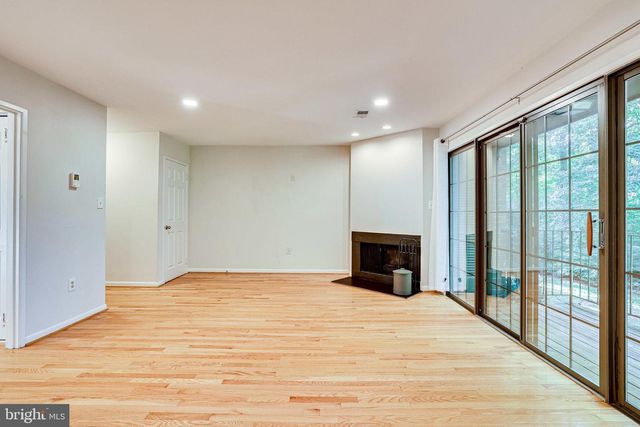 2024 HEADLANDS CIR, Reston, VA 20191