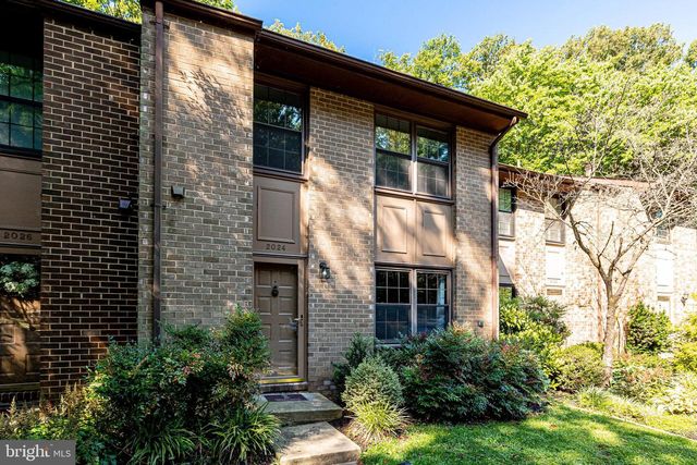 2024 HEADLANDS CIR, Reston, VA 20191