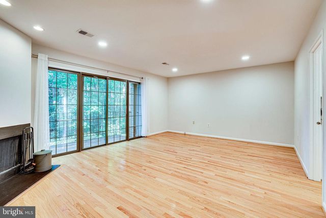 2024 HEADLANDS CIR, Reston, VA 20191