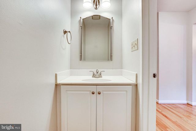 2024 HEADLANDS CIR, Reston, VA 20191