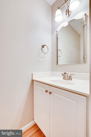 2024 HEADLANDS CIR, Reston, VA 20191