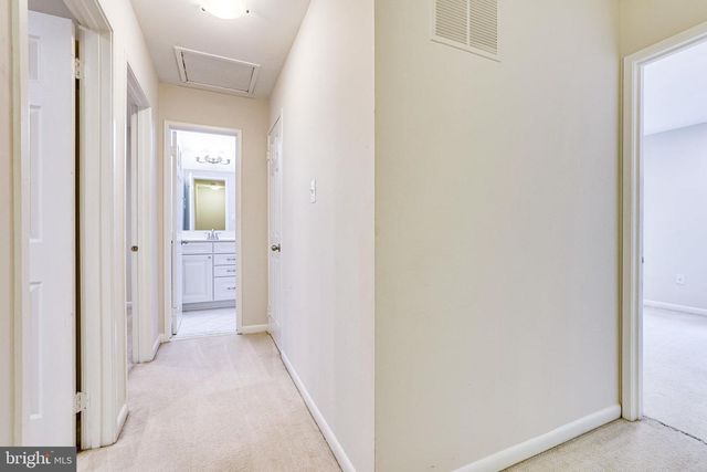 2024 HEADLANDS CIR, Reston, VA 20191