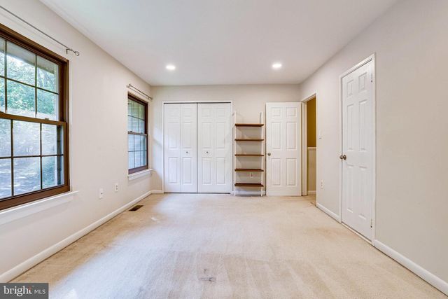 2024 HEADLANDS CIR, Reston, VA 20191