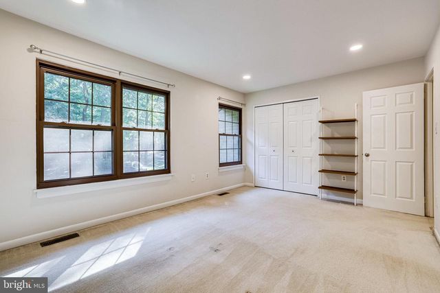 2024 HEADLANDS CIR, Reston, VA 20191